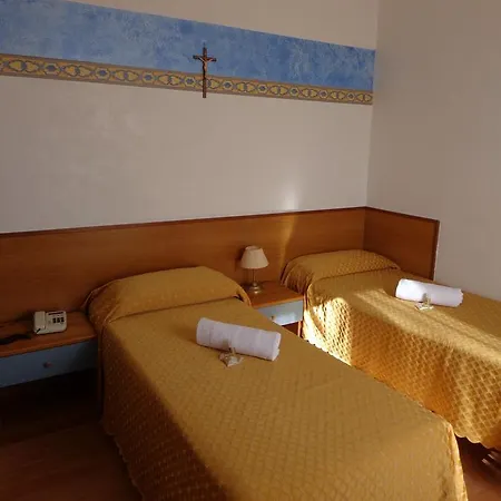Hotel Loreto Отель 2*