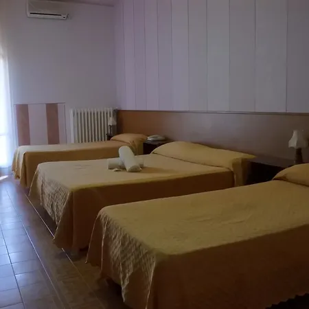 Отель Hotel Loreto 2*