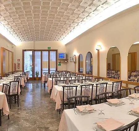 Hotel Loreto Отель 2*
